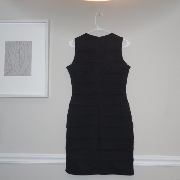 Calvin Klein - Form-Fitting Flattering Gray Dress - Picture 7 of 7